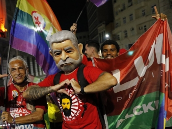 Eleitores de Lula comemoram nas ruas de todo o país