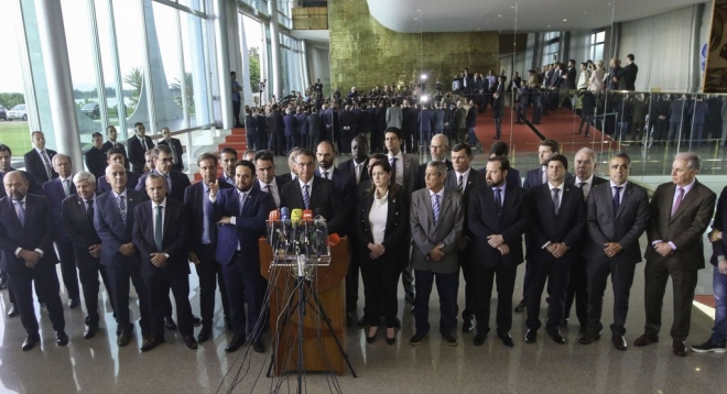 Bolsonaro se pronuncia e garante que cumprirá a Constituição