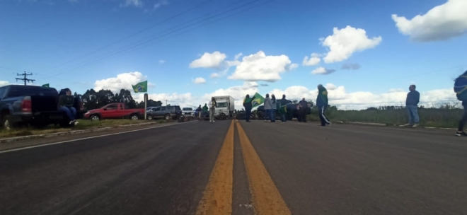 Governadores ordenam desobstrução de rodovias bloqueadas