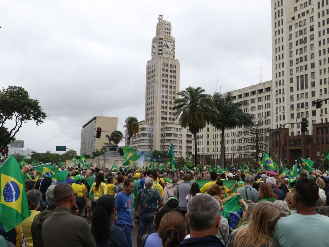 Manifestantes protestam contra resultado das urnas