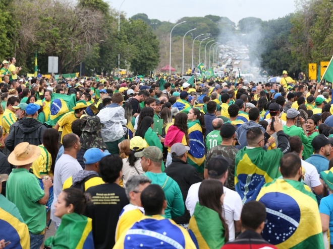 Manifestantes protestam contra resultado das urnas