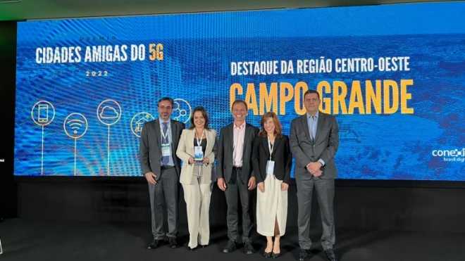 Prefeita recebe prêmio tecnológico “Cidades Amigas do 5G” em Brasília