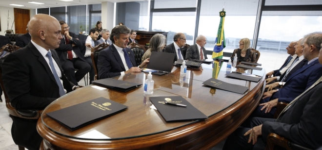 Lula se reúne pela primeira vez com ministros do STF após eleição