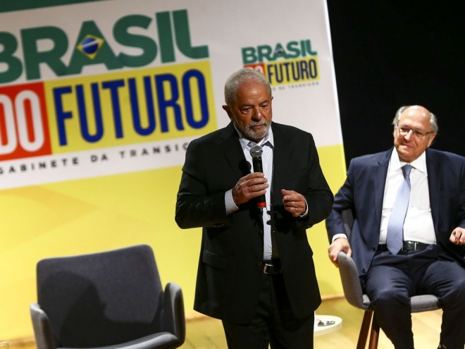 Presidente eleito se encontra com parlamentares e diz que vai dialogar