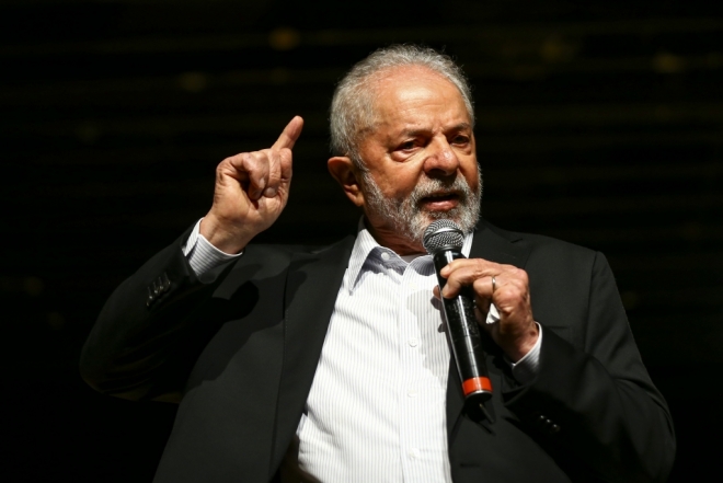 Dólar sobe para R$ 5,39 e bolsa cai 3,35% após discurso de Lula