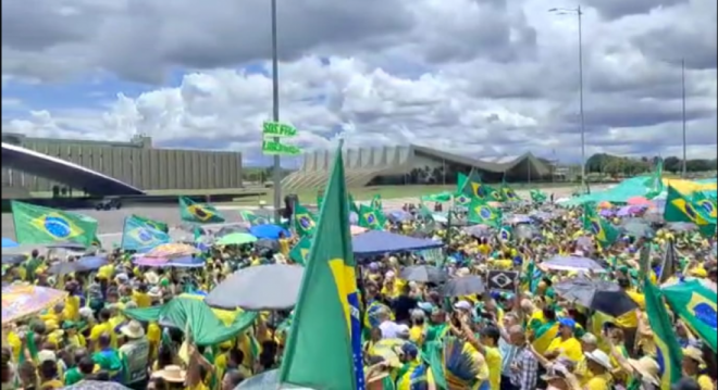 Manifestantes vão às ruas no feriado para protestar contra o resultado das eleições 2022