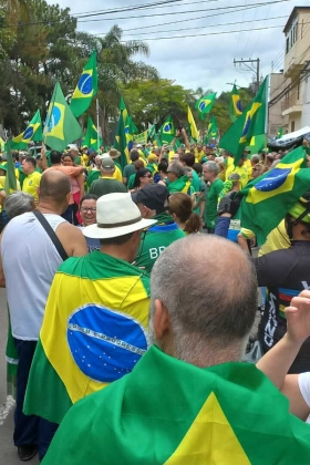 Manifestantes vão às ruas no feriado para protestar contra o resultado das eleições 2022