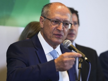“Isso é uma corrida de revezamento”, diz Alckmin sobre transição 