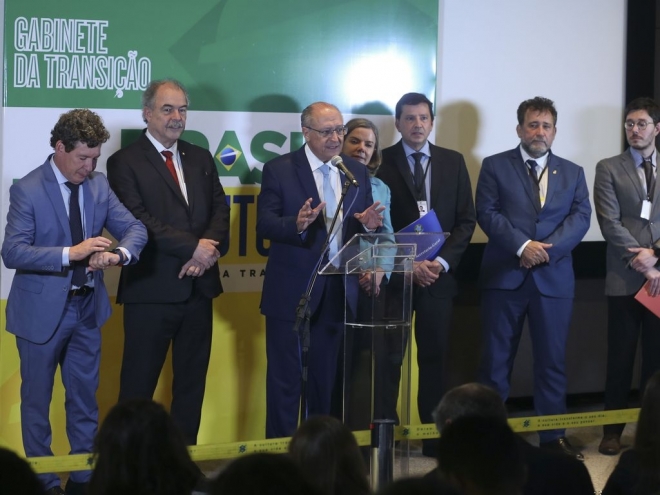 “Isso é uma corrida de revezamento”, diz Alckmin sobre transição 