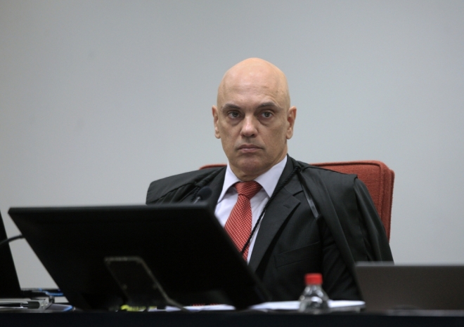 Moraes desbloqueia recursos do PP e Republicanos em ação sobre urnas