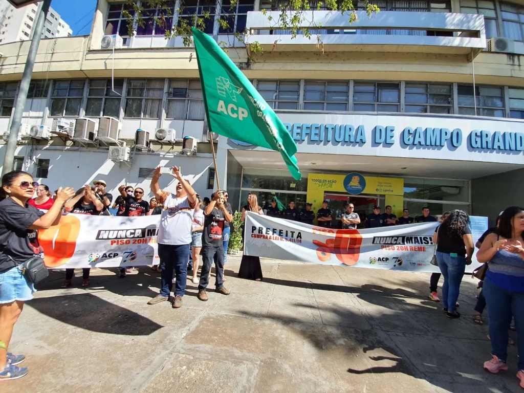 Professores fecham Afonso Pena e decidem por nova paralisação