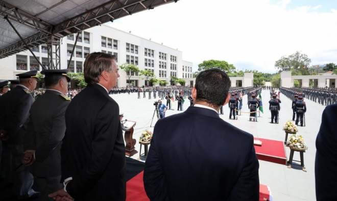 Presidente Bolsonaro participa de formatura de cadetes na Aman