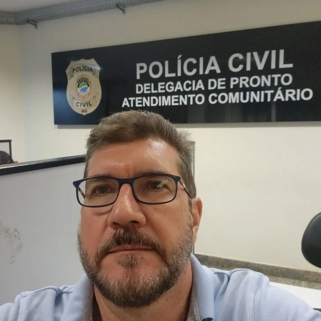 Deputado Pedro Kemp é xingado e leva soco no peito na saída da igreja