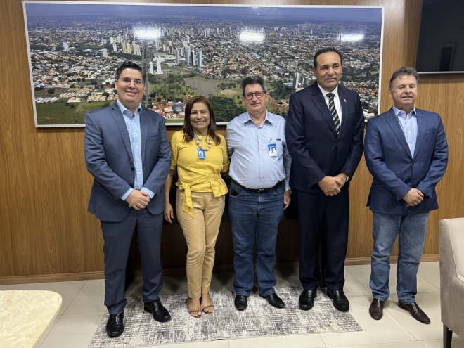 Nova diretoria da Santa Casa visita Câmara Municipal