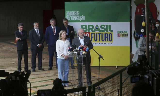 Equipe econômica terá autonomia, mas eu que fui eleito, diz Lula