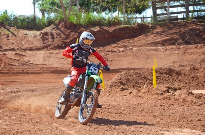 Navira&iacute; recebe campeonato de motocross