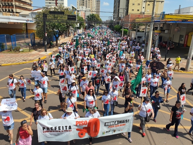 Greve dos professores segue até a próxima sexta