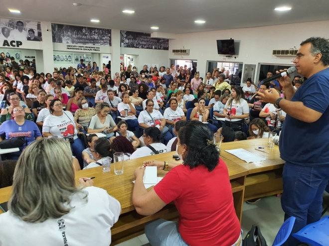 Professores se encontram com a prefeita e tratativas serão retomadas na quarta-feira