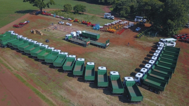 Agricultura familiar recebe 189 implementos agr&iacute;colas e caminh&otilde;es