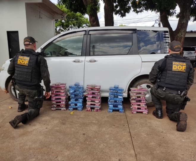 DOF apreende maconha em assoalho de carro paraguaio
