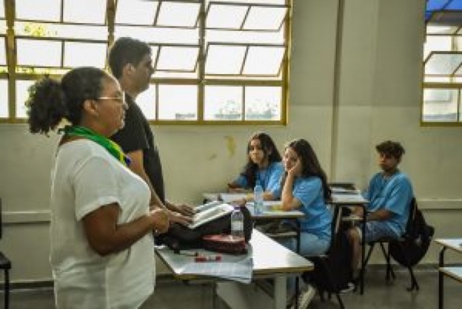 Servidores da educação vão receber R$ 600 de bolsa de alimentação 