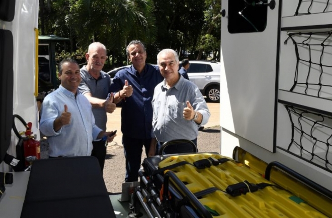 Munic&iacute;pios recebem ambul&acirc;ncias fortalecendo a regionaliza&ccedil;&atilde;o