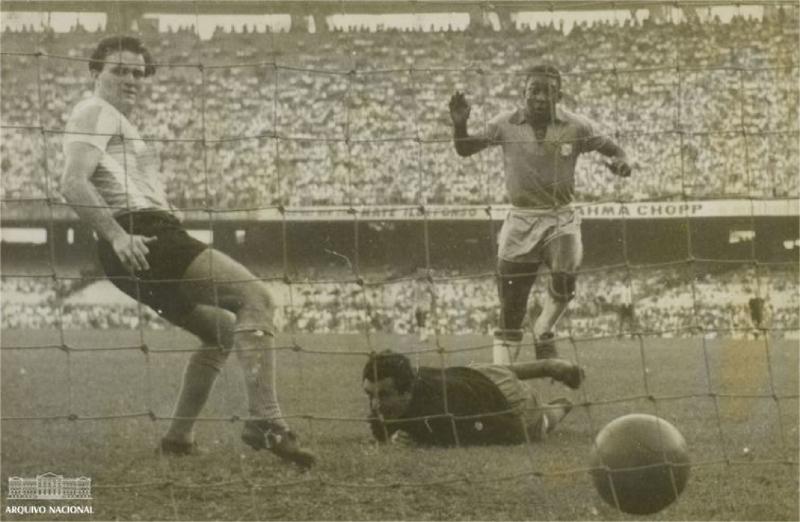 Morre Pelé, para sempre o maior jogador de futebol da história