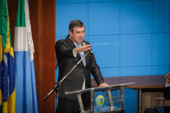 “Vou trabalhar de forma obsessiva”, diz Eduardo Riedel no seu primeiro discurso como governador