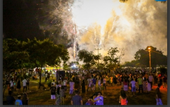 Queima de fogos reúne milhares de pessoas no Balneário de Três Lagoas