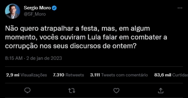 Eduardo Bolsonaro posta foto de posse de Lula e cristica falta das cores da bandeira