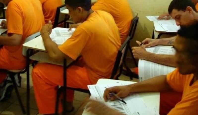 Mais de 1,2 mil presos vão fazer a prova do Enem para pessoas
