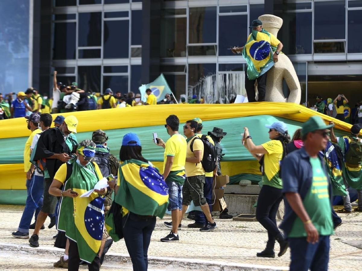 Fórum de governadores oferece forças de segurança para conter atos