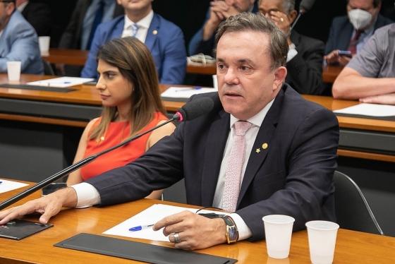 Deputado Vander Loubet e Camila Jara votaram de acordo ao projeto