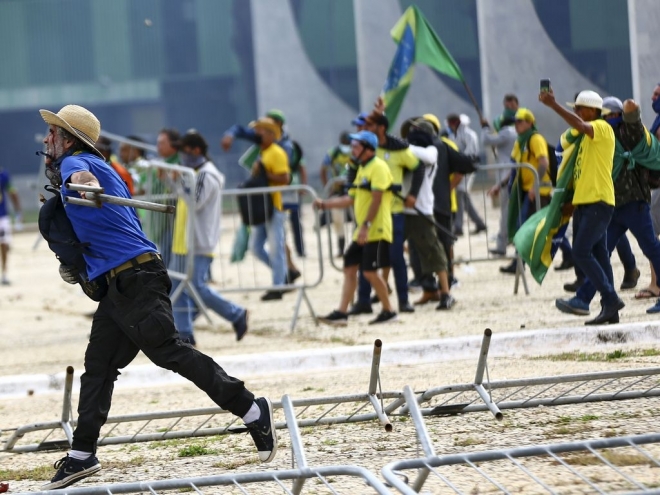 Congresso, Planalto e STF é invadido durante manifestação