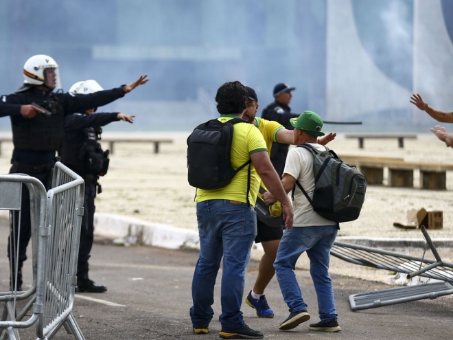 Congresso, Planalto e STF é invadido durante manifestação