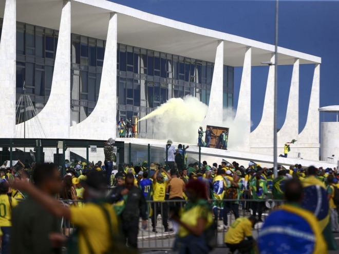 Invasões aos Três Poderes: PGR determina abertura de inquérito