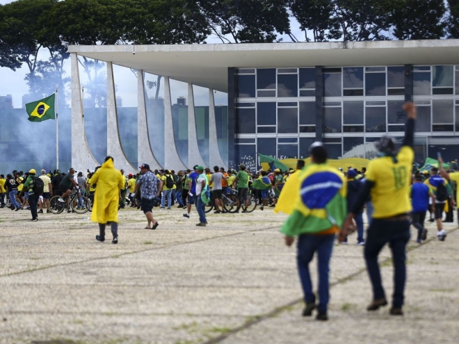 Congresso, Planalto e STF é invadido durante manifestação