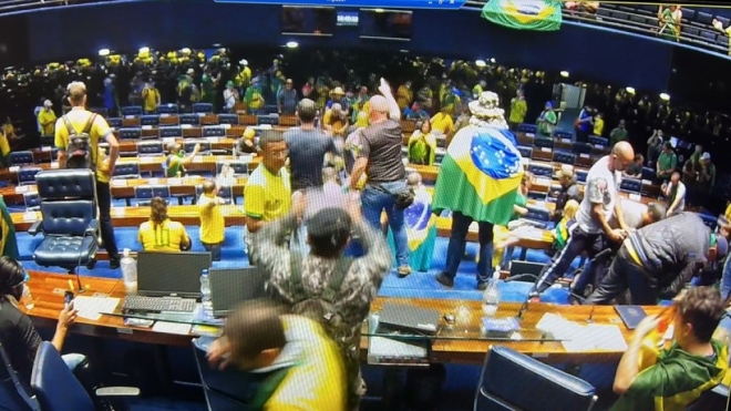 Senadores pedem providências e repudiam violência e vandalismo em Brasília