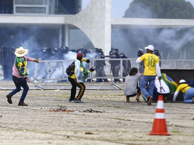 Congresso, Planalto e STF é invadido durante manifestação