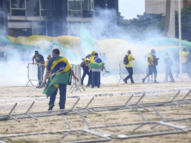 Congresso, Planalto e STF é invadido durante manifestação