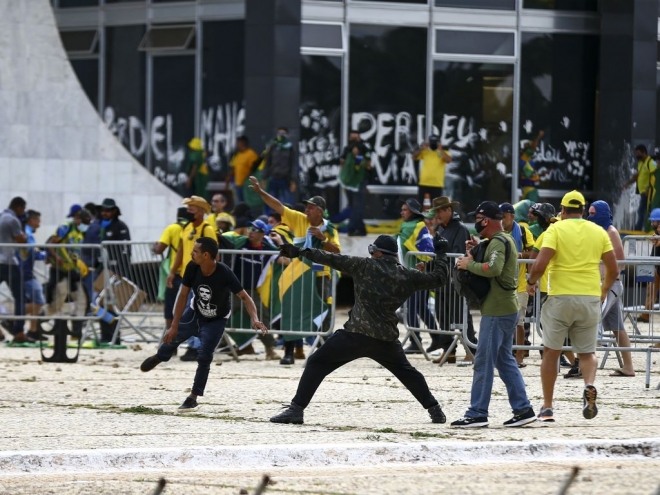 Congresso, Planalto e STF é invadido durante manifestação