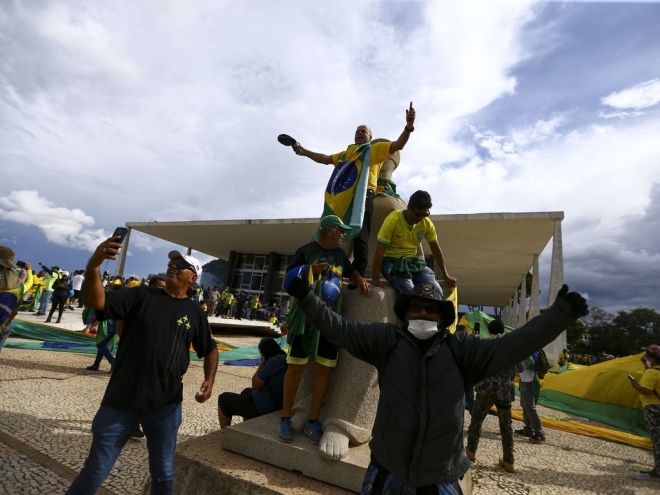 Congresso, Planalto e STF é invadido durante manifestação