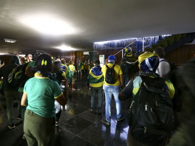 Congresso, Planalto e STF é invadido durante manifestação