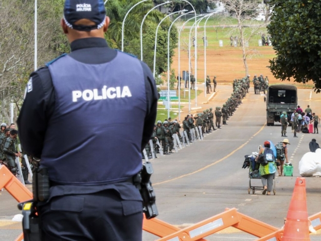 Presos no QG do Exército chegam a 1,2 mil; 204 foram detidos domingo