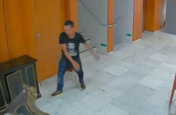 PF tenta identificar homem que destruiu relógio histórico no Planalto