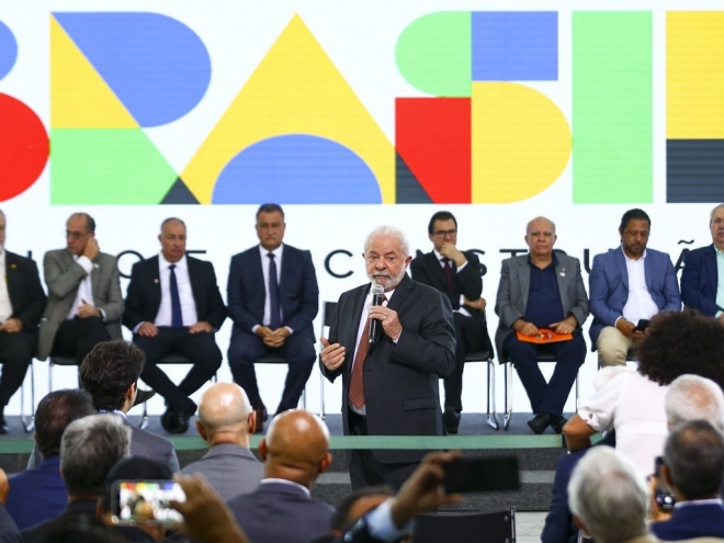 M&iacute;nimo tem que subir de acordo com o crescimento da economia, diz presidente