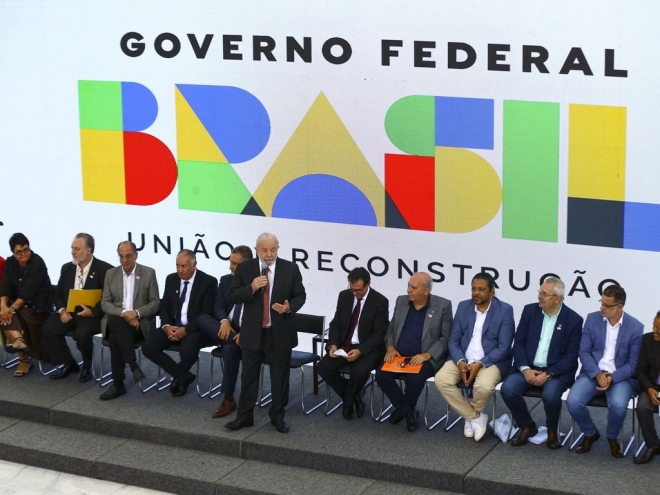 M&iacute;nimo tem que subir de acordo com o crescimento da economia, diz presidente