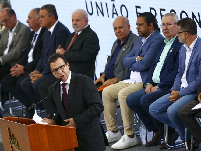 M&iacute;nimo tem que subir de acordo com o crescimento da economia, diz presidente