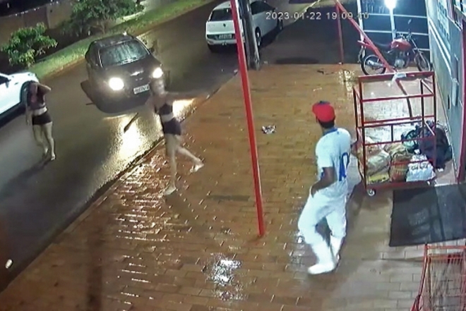 Enteada que atropelou e matou o padrasto se apresenta à polícia