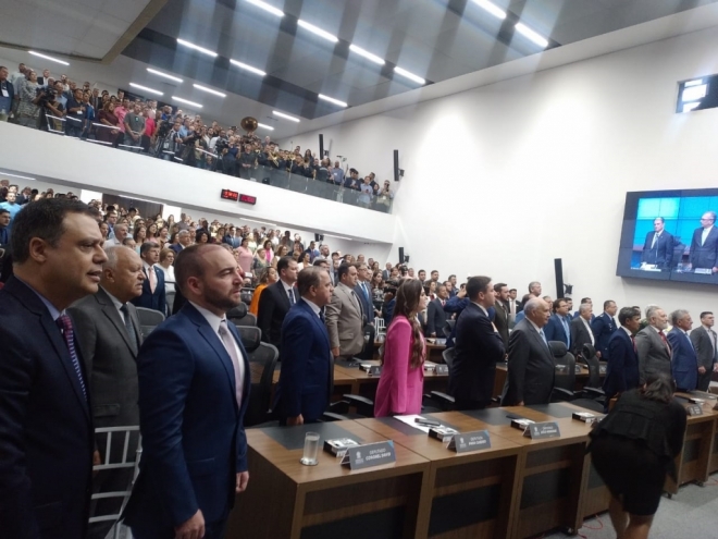 Com 24 deputados estaduais inicia á 12° legislatura